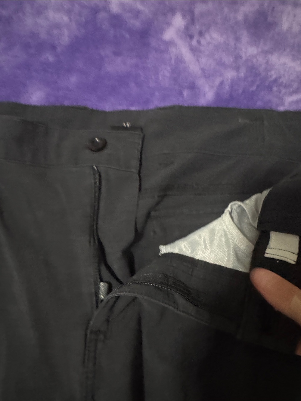 Huk Black Men's Cargo Fishing Shorts - Picture 4 of 8
